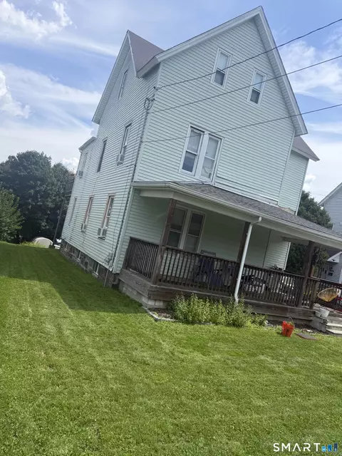 13 Mcdermott St, Danbury, CT 06810