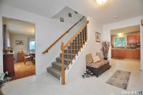 Entry Way - 98 East St, Bethlehem, CT 06751 photo 3 of 6
