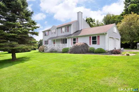 Exterior - 98 East St, Bethlehem, CT 06751 photo 2 of 10