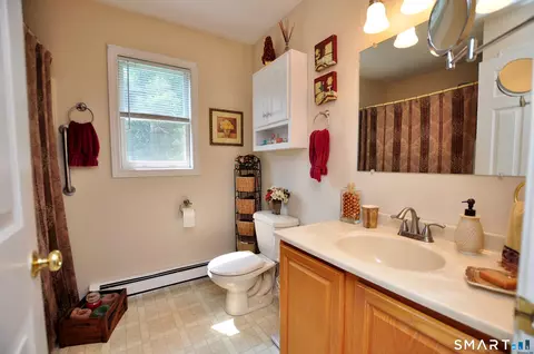 Bath - 98 East St, Bethlehem, CT 06751 photo 2 of 3