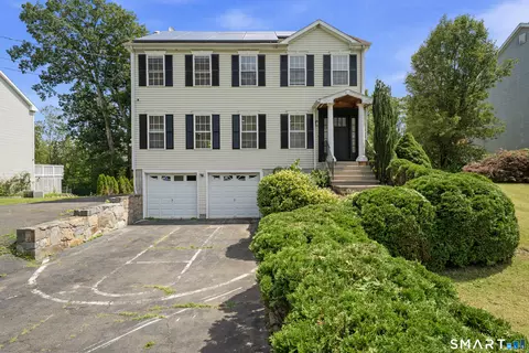 32 Marshall Ave, Trumbull, CT 06611