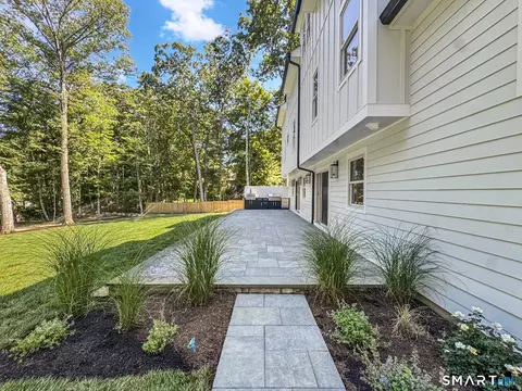 Exterior - 96 Studio Rd, Stamford, CT 06903 photo 4 of 6