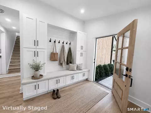 Entry Way - 96 Studio Rd, Stamford, CT 06903 photo 4 of 4