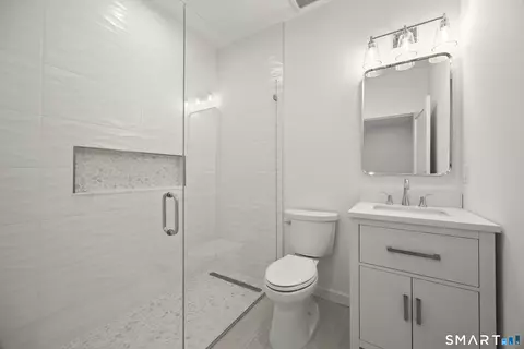 Bath - 96 Studio Rd, Stamford, CT 06903 photo 2 of 5