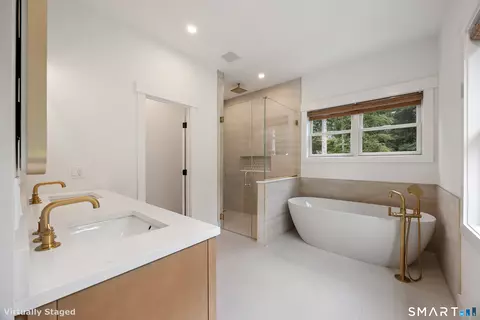 Bath - 96 Studio Rd, Stamford, CT 06903 photo 5 of 5