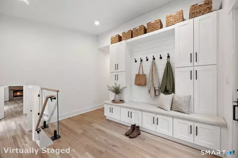Entry Way - 96 Studio Rd, Stamford, CT 06903 photo 3 of 4