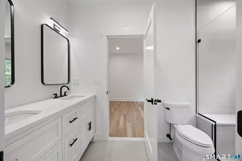 Bath - 96 Studio Rd, Stamford, CT 06903 photo 3 of 5