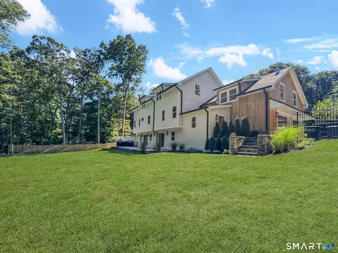 Exterior - 96 Studio Rd, Stamford, CT 06903 photo 3 of 6