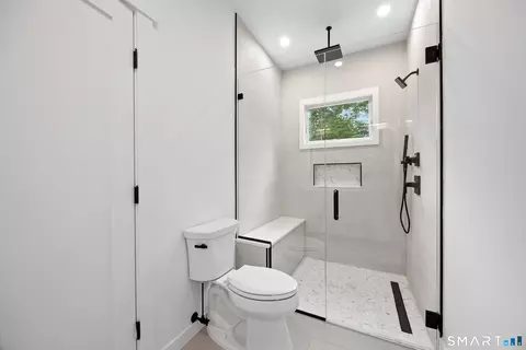 Bath - 96 Studio Rd, Stamford, CT 06903 photo 4 of 5