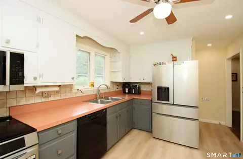 Kitchen - 76 Jessie Dr, West Haven, CT 06516 photo 4 of 4