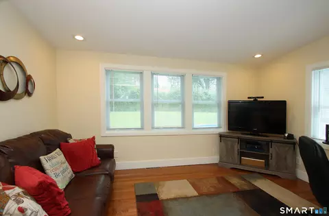 Living - 76 Jessie Dr, West Haven, CT 06516 photo 4 of 5