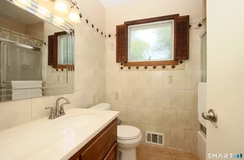 Bath - 76 Jessie Dr, West Haven, CT 06516 photo 1 of 2