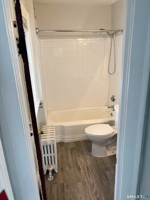 Bath - 53 Spring St, Middletown, CT 06457 photo 2 of 2