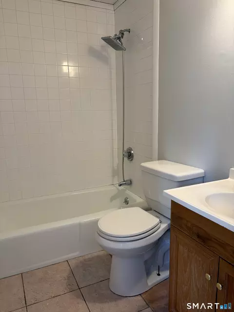 Bath - 53 Spring St, Middletown, CT 06457 photo 1 of 2