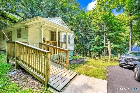 28 Faber Ave, Waterbury, CT 06704