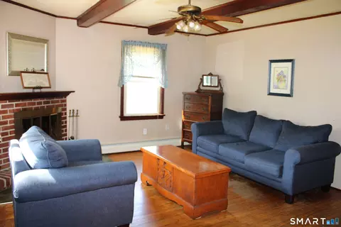 Living - 6 Nelson Dr, Preston, CT 06365 photo 2 of 3