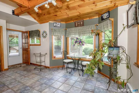 Entry Way - 126 E Putnam Rd, Putnam, CT 06260 photo 1 of 3