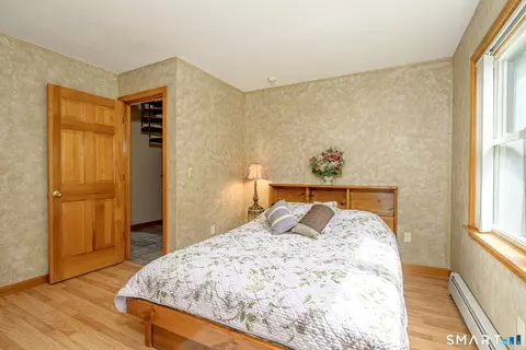 Bedroom - 126 E Putnam Rd, Putnam, CT 06260 photo 2 of 5