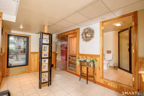 Entry Way - 126 E Putnam Rd, Putnam, CT 06260 photo 3 of 3