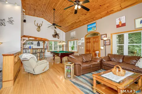 Living - 126 E Putnam Rd, Putnam, CT 06260 photo 4 of 4
