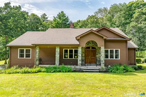 Exterior - 126 E Putnam Rd, Putnam, CT 06260 photo 1 of 8