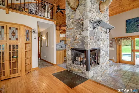 Entry Way - 126 E Putnam Rd, Putnam, CT 06260 photo 2 of 3