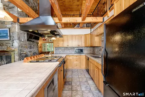 Kitchen - 126 E Putnam Rd, Putnam, CT 06260 photo 3 of 8