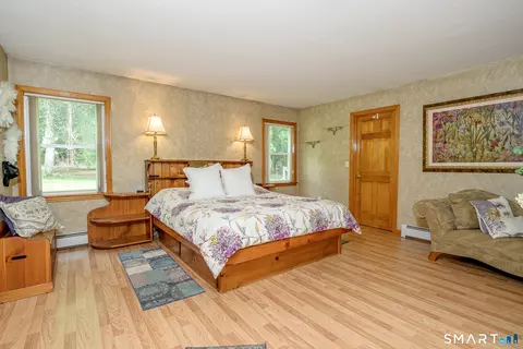 Bedroom - 126 E Putnam Rd, Putnam, CT 06260 photo 4 of 5