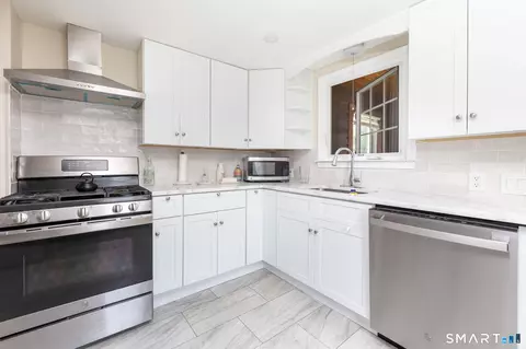 48 Whitney St, East Hartford, CT 06118