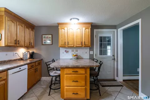 Kitchen - 20 Basley Rd, Plainfield, CT 06374 photo 2 of 3
