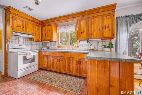 Kitchen - 39 Cannon Rd, Hampton, CT 06247 photo 2 of 3