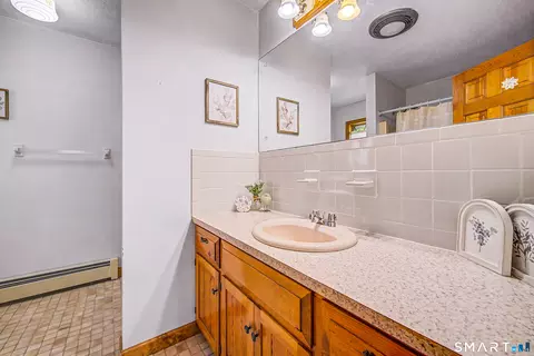 Bath - 39 Cannon Rd, Hampton, CT 06247 photo 2 of 5