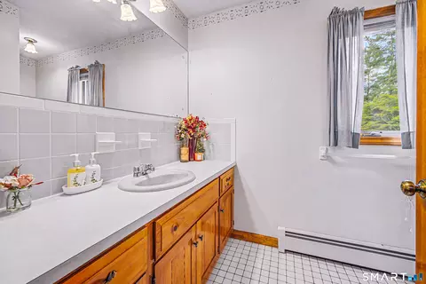 Bath - 39 Cannon Rd, Hampton, CT 06247 photo 4 of 5