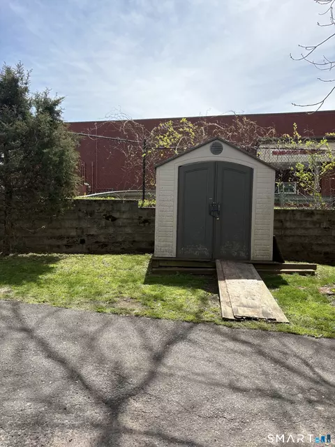 Exterior - 227 E Main St, Middletown, CT 06457 photo 4 of 4