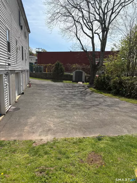 Exterior - 227 E Main St, Middletown, CT 06457 photo 3 of 4