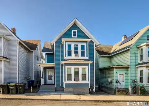 4 Armstrong Pl, Bridgeport, CT 06608