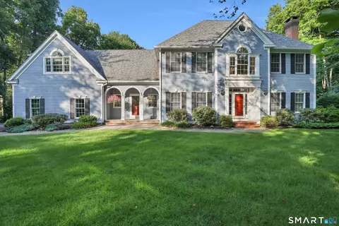 4 Harvest Ln, Colchester, CT 06415
