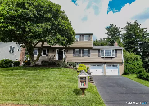 46 Westminster Dr, West Hartford, CT 06107