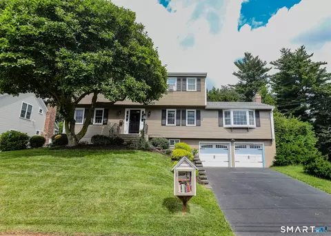 46 Westminster Dr, West Hartford, CT 06107