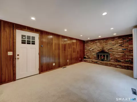 Living - 291 Currier Dr, Orange, CT 06477 photo 3 of 5