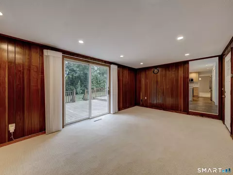 Living - 291 Currier Dr, Orange, CT 06477 photo 4 of 5