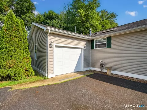 Exterior - 4 Cliff Rd, Ledyard, CT 06339 photo 4 of 4