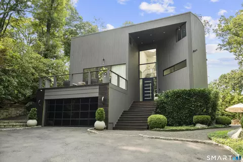 210 Red Fox Rd, Stamford, CT 06903