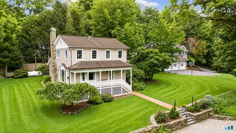22 Buckskin Ln, Oxford, CT 06478