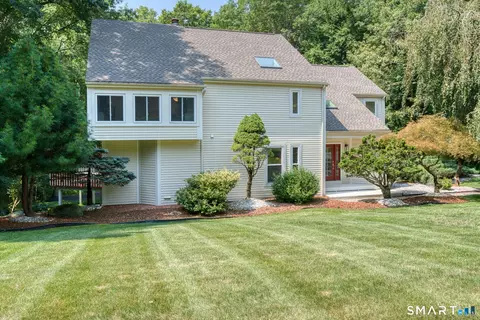 73 Greentree Dr, Glastonbury, CT 06033