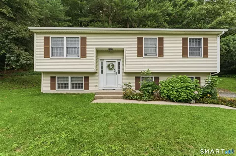 88 Fitchville Rd, Bozrah, CT 06334