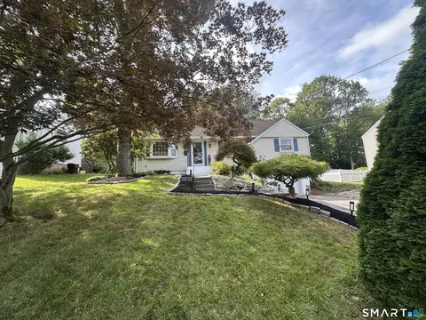 117 Hyde Rd, West Hartford, CT 06117