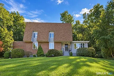 62 Wyneding Hill Rd, Manchester, CT 06040