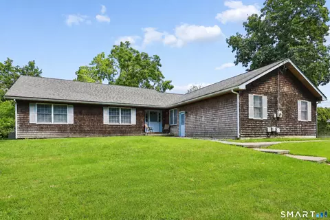 95 Parkway S, New London, CT 06320