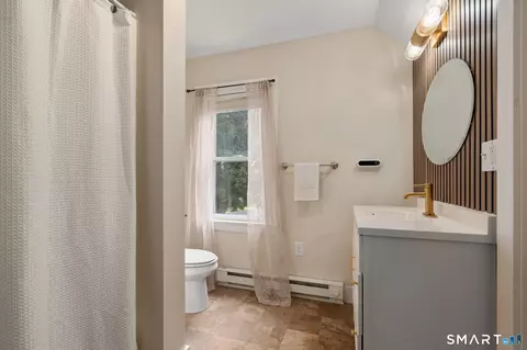 Bath - 31 Palmer St, Killingly, CT 06239 photo 2 of 3